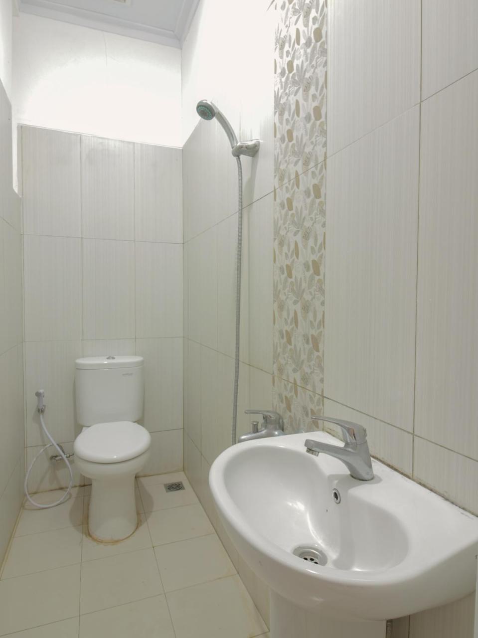 Oyo 396 Tibrae Residence Syariah Lembang Exterior foto